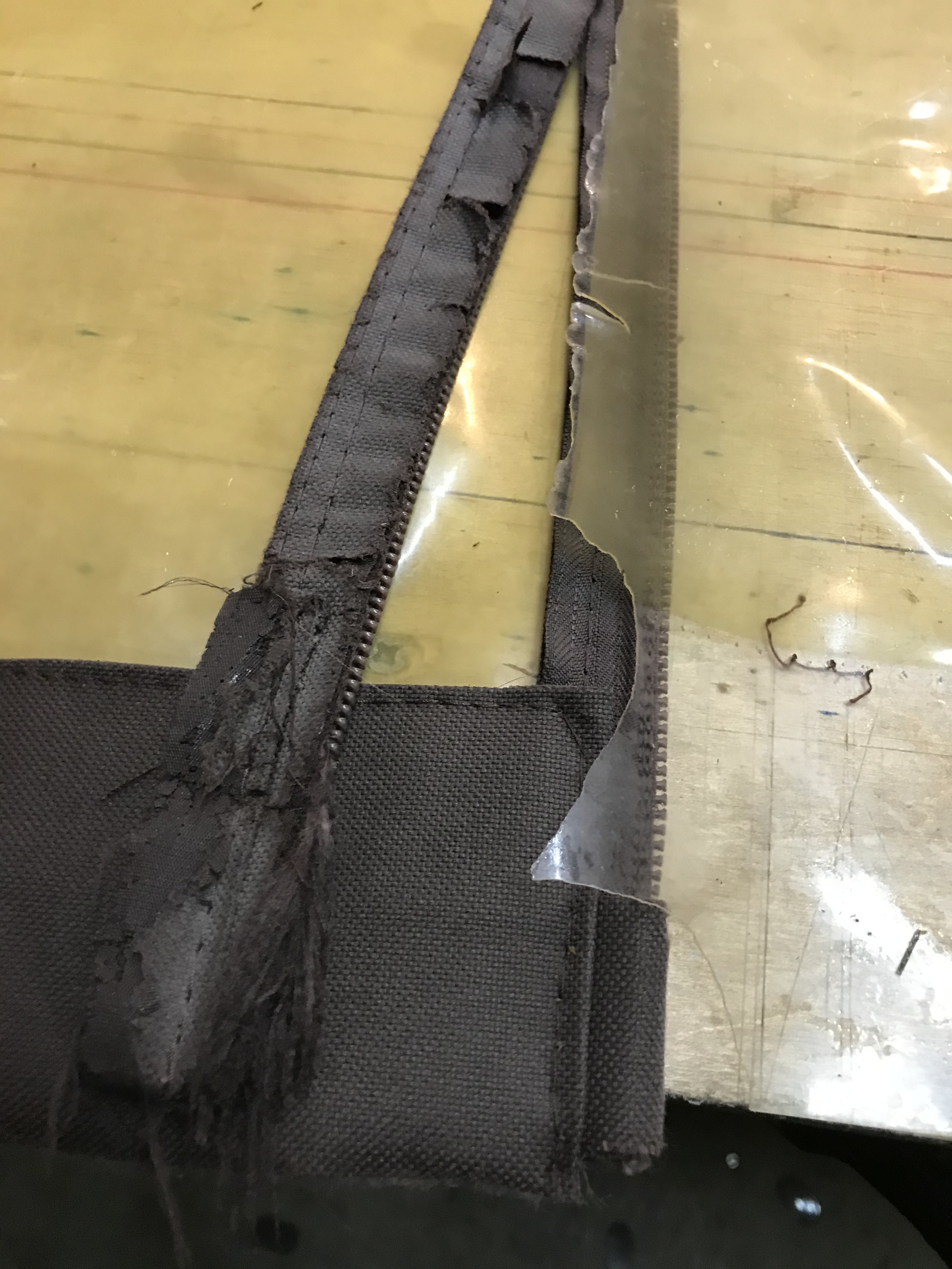 Молния после двух лет использования (привезли к нам на переделку)